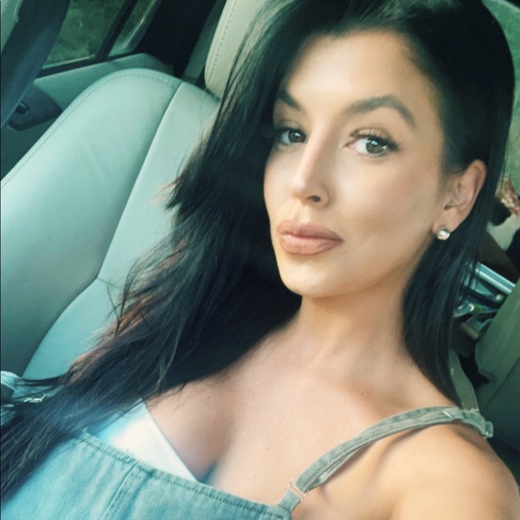 Meet your Posher, Michelle - Picture 1 of 1